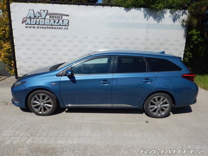 Toyota Auris 1.8i HYBRID, AUTOMAT 2015