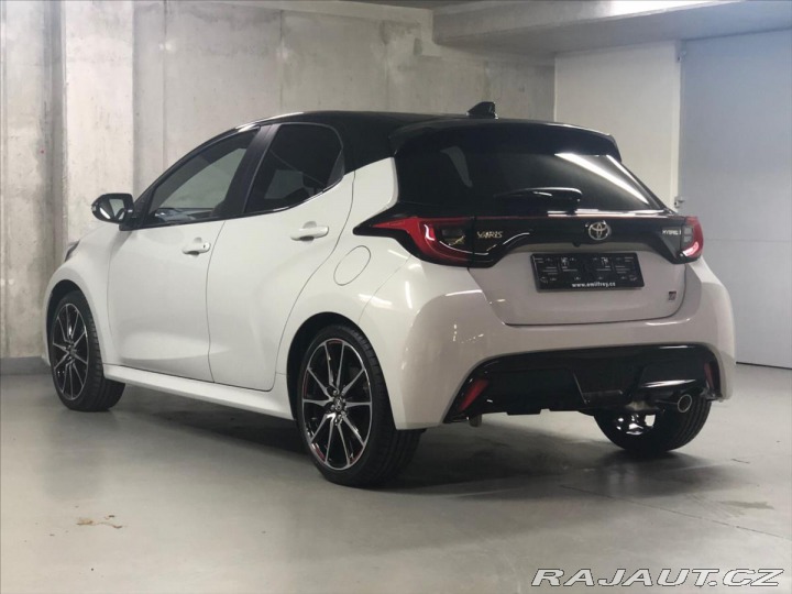 Toyota Yaris 1,5 HYBRID GR SPORT VIP 2024