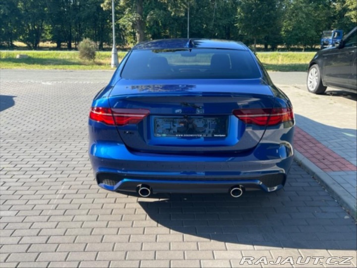 Jaguar XE 2,0 ihned k odběru R-Dyn 2023