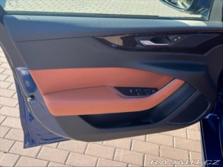 Jaguar XE 2,0 ihned k odběru R-Dyn 2023