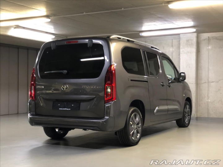 Toyota ProAce City 1,5 6 M/T FAMILY LONG 7 m 2024