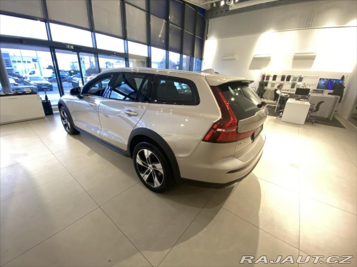 Volvo V60 2,0   B4 AWD Cross Countr 2022