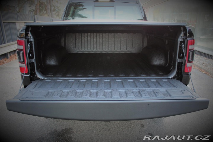 Dodge RAM 5,7 V8 HEMI Limited Night 2022