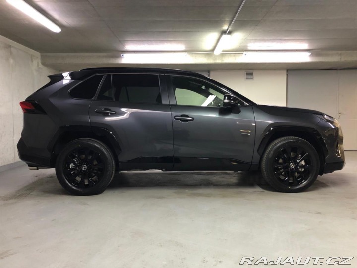 Toyota RAV4 2,5 HYBRID AWD SELECTION 2024