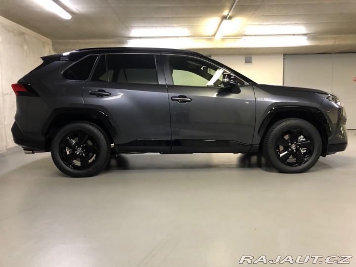 Toyota RAV4 2,5 HYBRID FWD SELECTION 2024