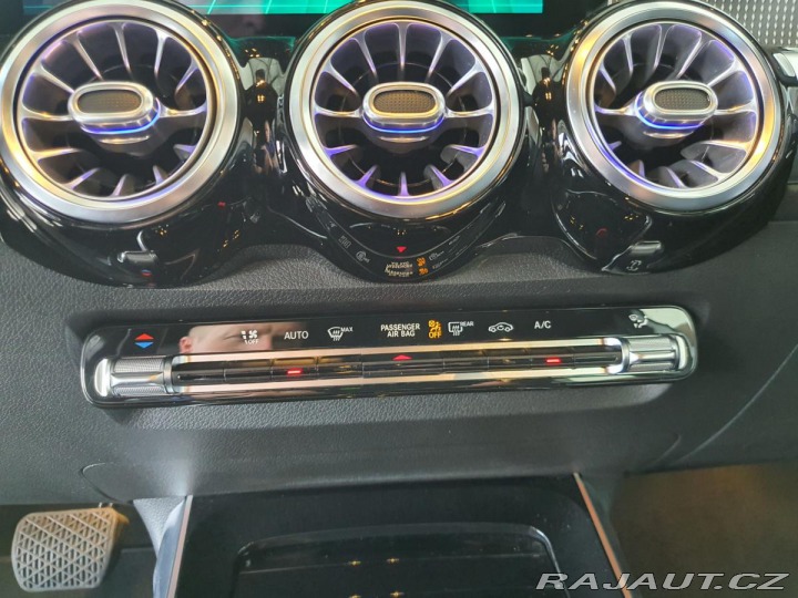Mercedes-Benz GLB 220 D 4MATIC REZERVACE 2020