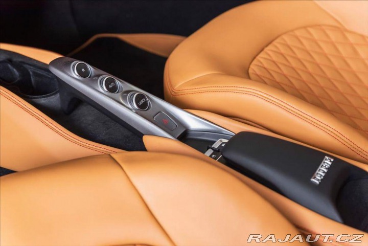 Ferrari F8 Tributo Coupé DCT 1800