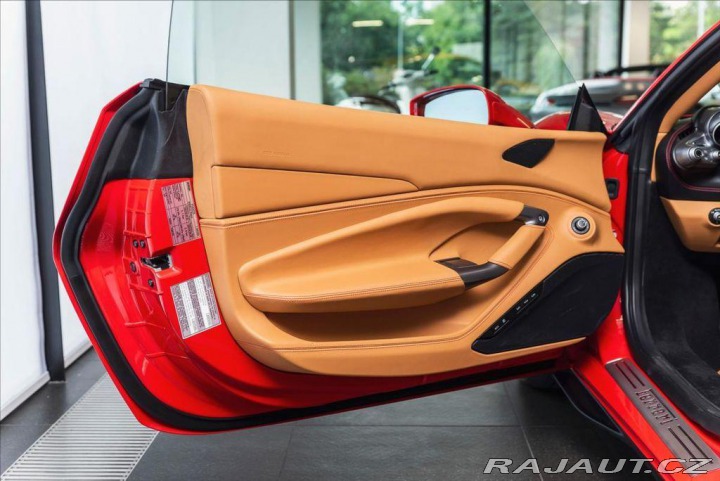 Ferrari F8 Tributo Coupé DCT 1800