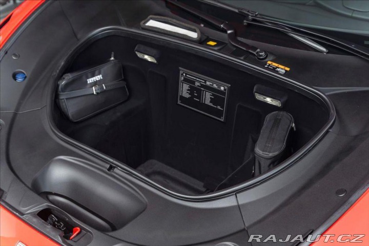 Ferrari F8 Tributo Coupé DCT 1800