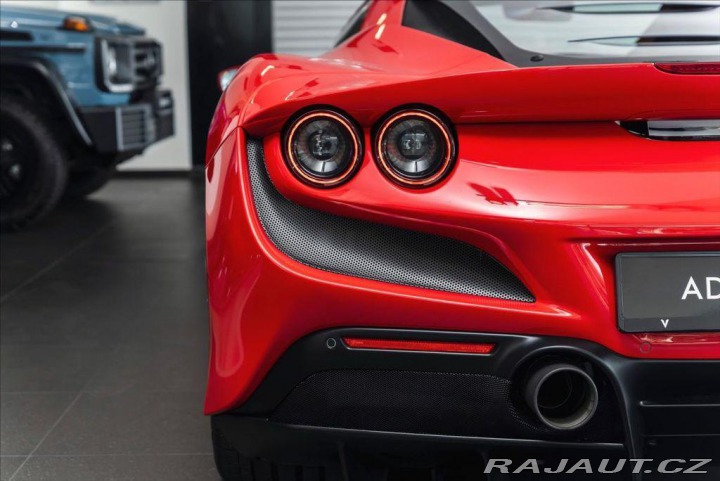 Ferrari F8 Tributo Coupé DCT 1800