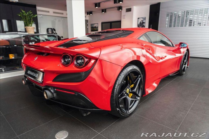 Ferrari F8 Tributo Coupé DCT 1800