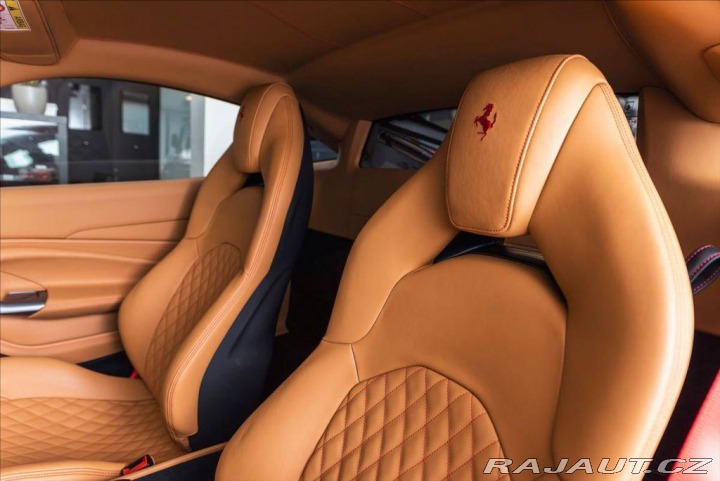 Ferrari F8 Tributo Coupé DCT 1800