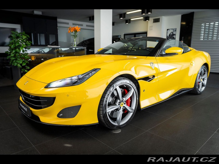 Ferrari Portofino Modrý Karbon/Pass.Display 2020