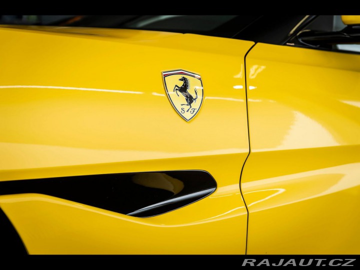 Ferrari Portofino Modrý Karbon/Pass.Display 2020