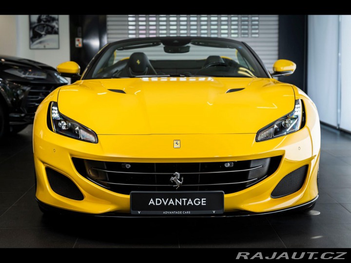 Ferrari Portofino Modrý Karbon/Pass.Display 2020