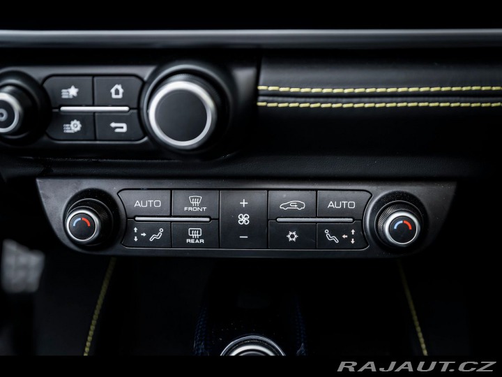 Ferrari Portofino Modrý Karbon/Pass.Display 2020