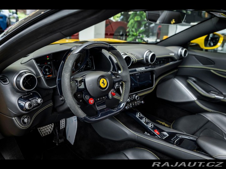 Ferrari Portofino Modrý Karbon/Pass.Display 2020
