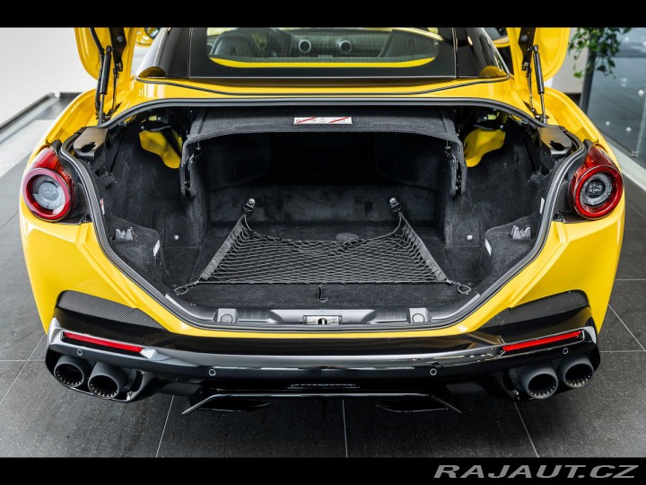 Ferrari Portofino Modrý Karbon/Pass.Display 2020