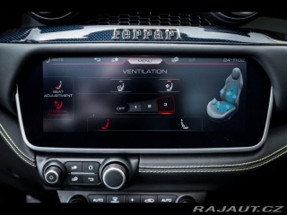 Ferrari Portofino Modrý Karbon/Pass.Display 2020