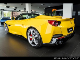 Ferrari Portofino Modrý Karbon/Pass.Display 2020