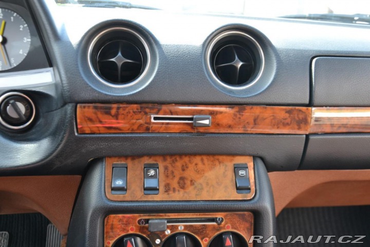 Mercedes-Benz 123 2,3 W123 230C 1979