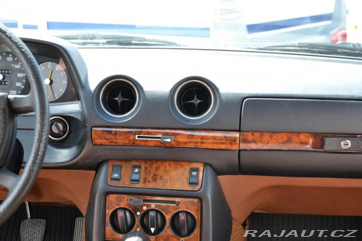 Mercedes-Benz 123 2,3 W123 230C 1979