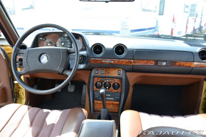 Mercedes-Benz 123 2,3 W123 230C 1979
