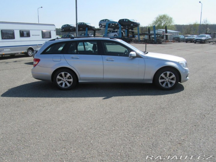 Mercedes-Benz C 2,1 200 CDI Servisní knih 2009