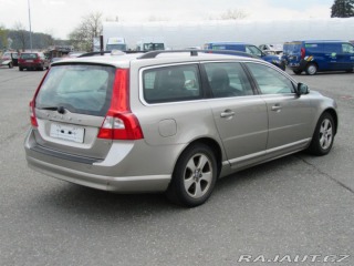 Volvo V70 1,6 Momentum, servisní kn 2009