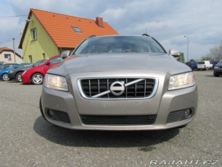 Volvo V70 1,6 Momentum, servisní kn 2009
