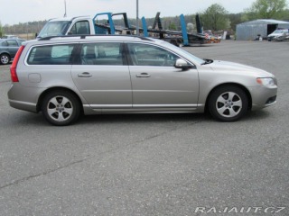 Volvo V70 1,6 Momentum, servisní kn 2009