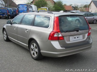 Volvo V70 1,6 Momentum, servisní kn 2009