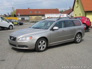 Volvo V70 1,6 Momentum, servisní kn 2009