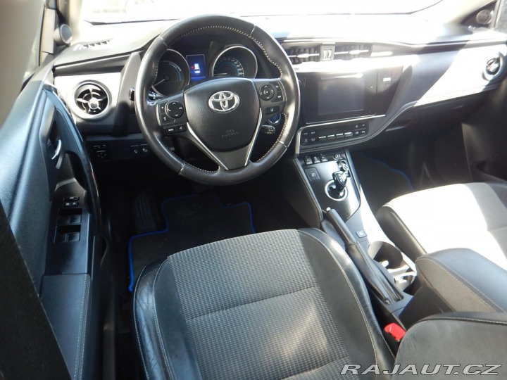 Toyota Auris 1.8i HYBRID, AUTOMAT 2015