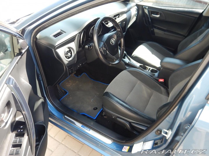 Toyota Auris 1.8i HYBRID, AUTOMAT 2015