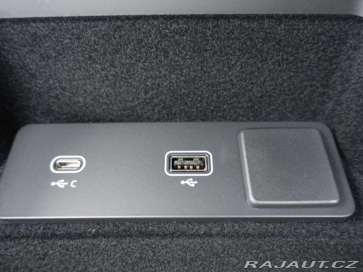 Land Rover Discovery Sport 2,0 R-Dyn. SE D200 *SLEVA 2023