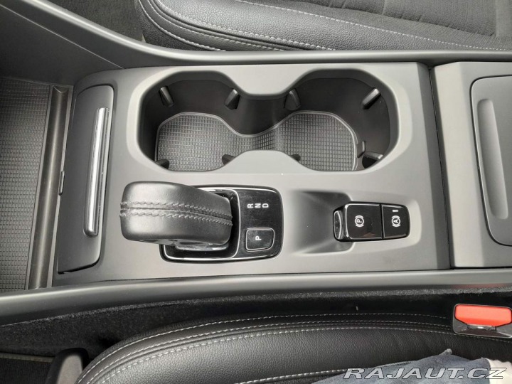 Volvo XC40 D3 2.0L 150 HP MOMENTUM P 2020