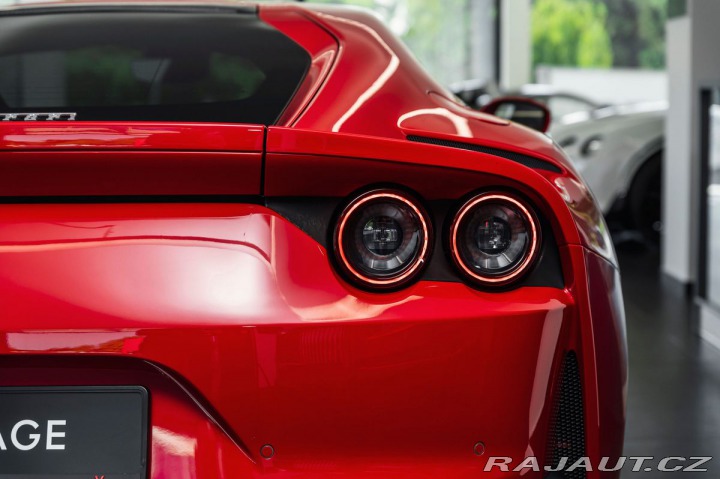 Ferrari 812 Superfast Rosso Corsa Met 1800