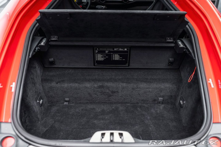 Ferrari 812 Superfast Rosso Corsa Met 1800