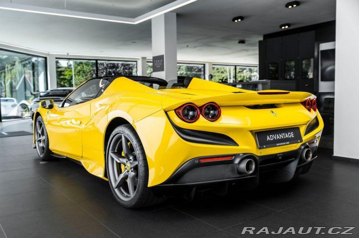 Ferrari F8 Spider 1800