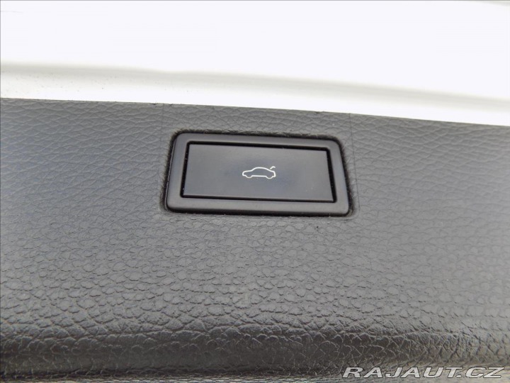 Volkswagen Passat 2,0 TDI Highline/DSG/Kůže 2011