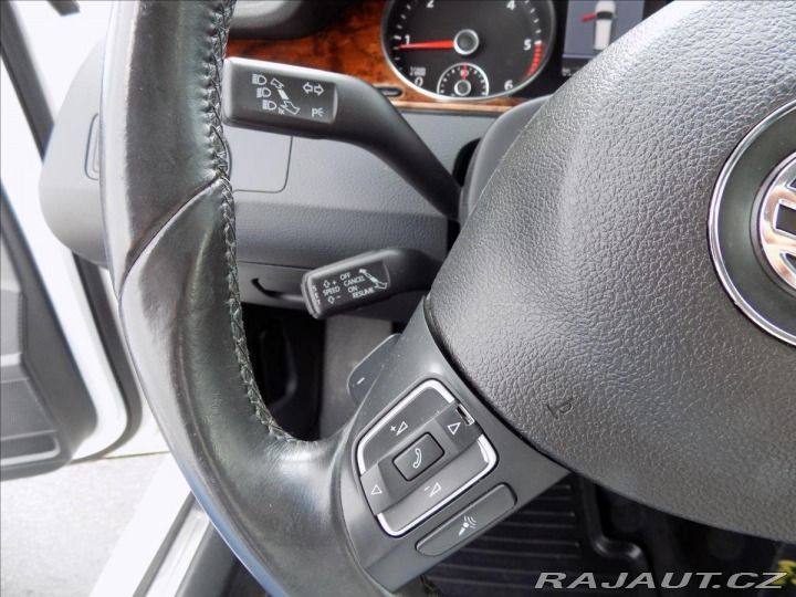 Volkswagen Passat 2,0 TDI Highline/DSG/Kůže 2011