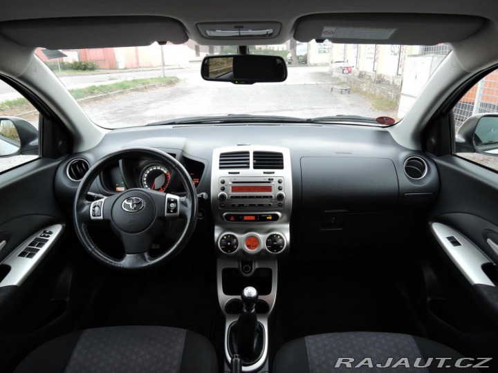 Toyota Urban Cruiser 1,3 Dual VVTi High 2010
