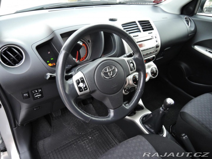 Toyota Urban Cruiser 1,3 Dual VVTi High 2010