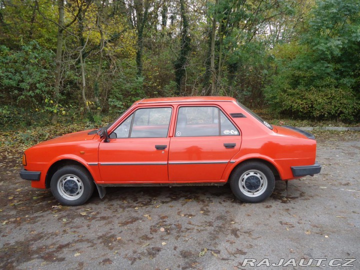 Škoda 105 1989