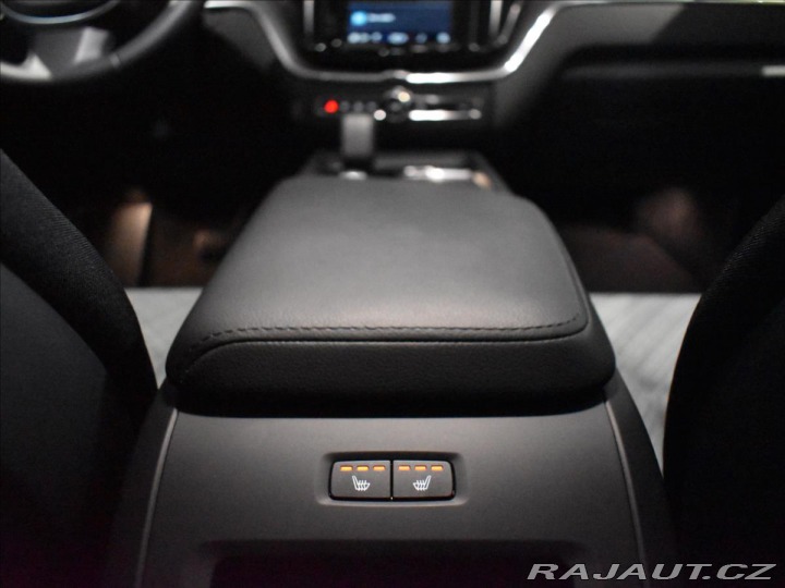 Volvo XC60 2,0 B4 FWD Bezklíč,BLIS 2022
