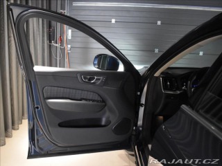 Volvo XC60 2,0 B4 FWD Bezklíč,BLIS 2022