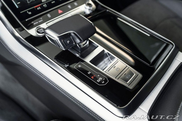 Audi Q8 55 TFSI quattro S line/4z 1800