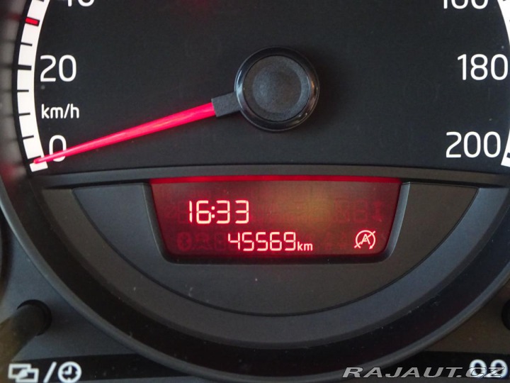 Volkswagen up! 1.0 44kW KLIMA NAVIGACE 2015