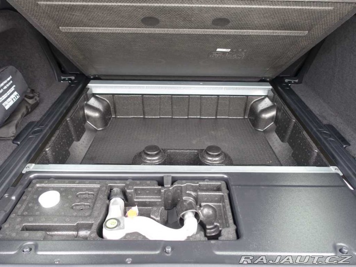 Land Rover Discovery 5 3,0 S D250 4x4 automat 2025